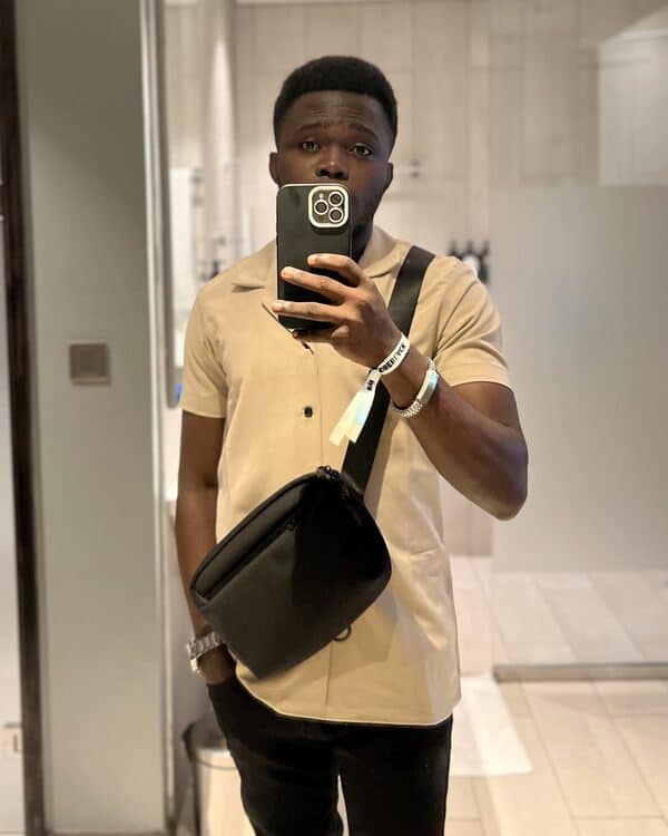 Femi taking a photo